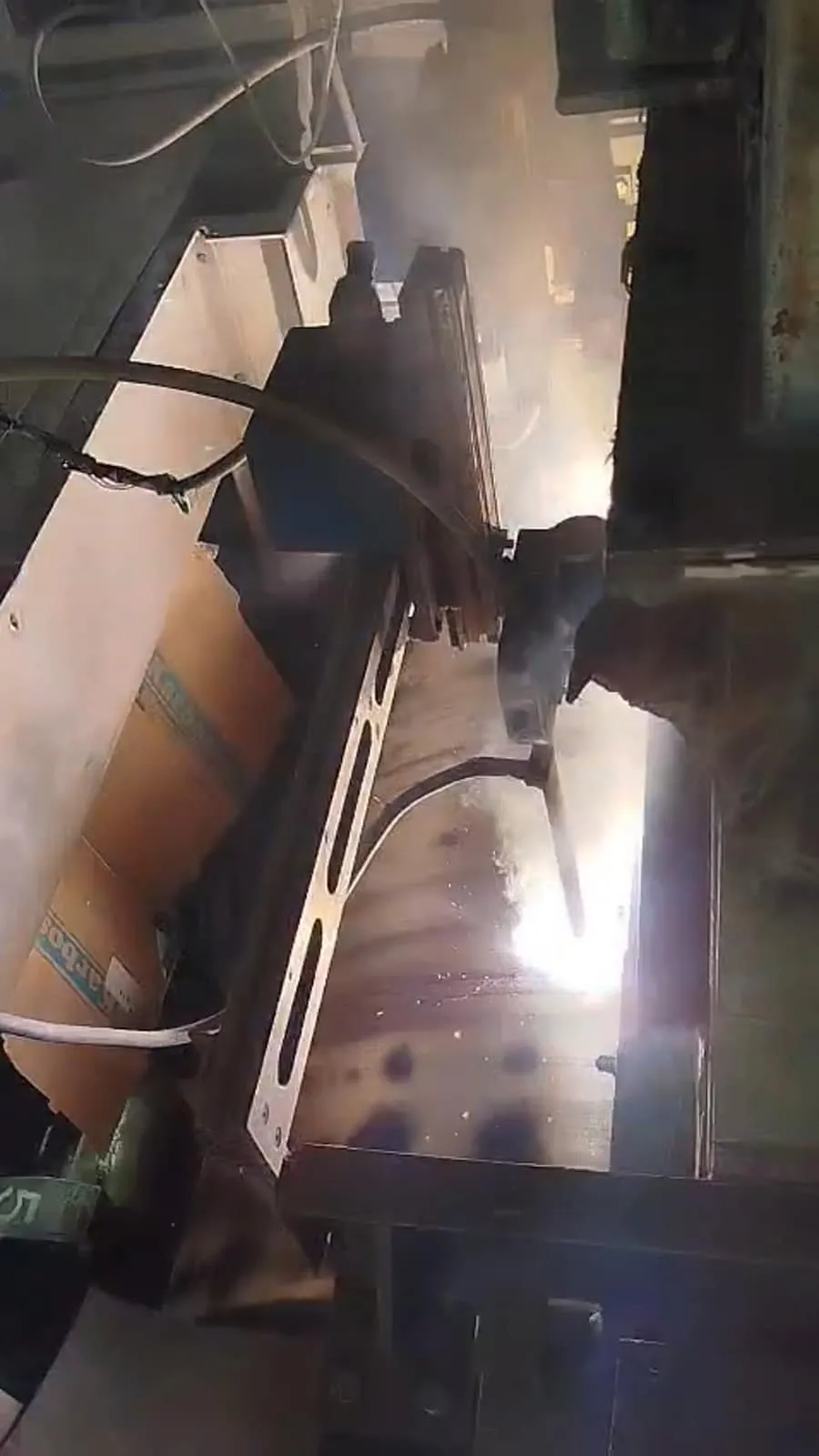 Sahada dört kafalı sert dolgu — iki roller press rulosu