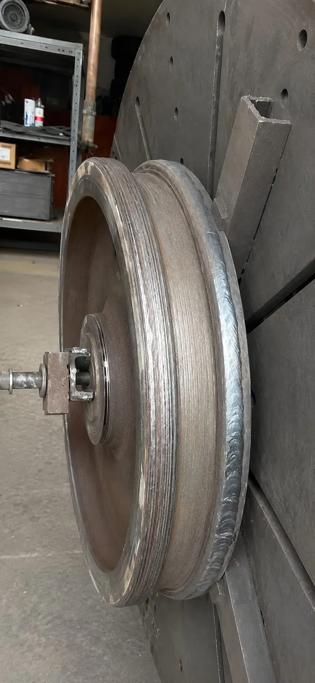 Tekerlek profiline sert dolgu kaynağı.